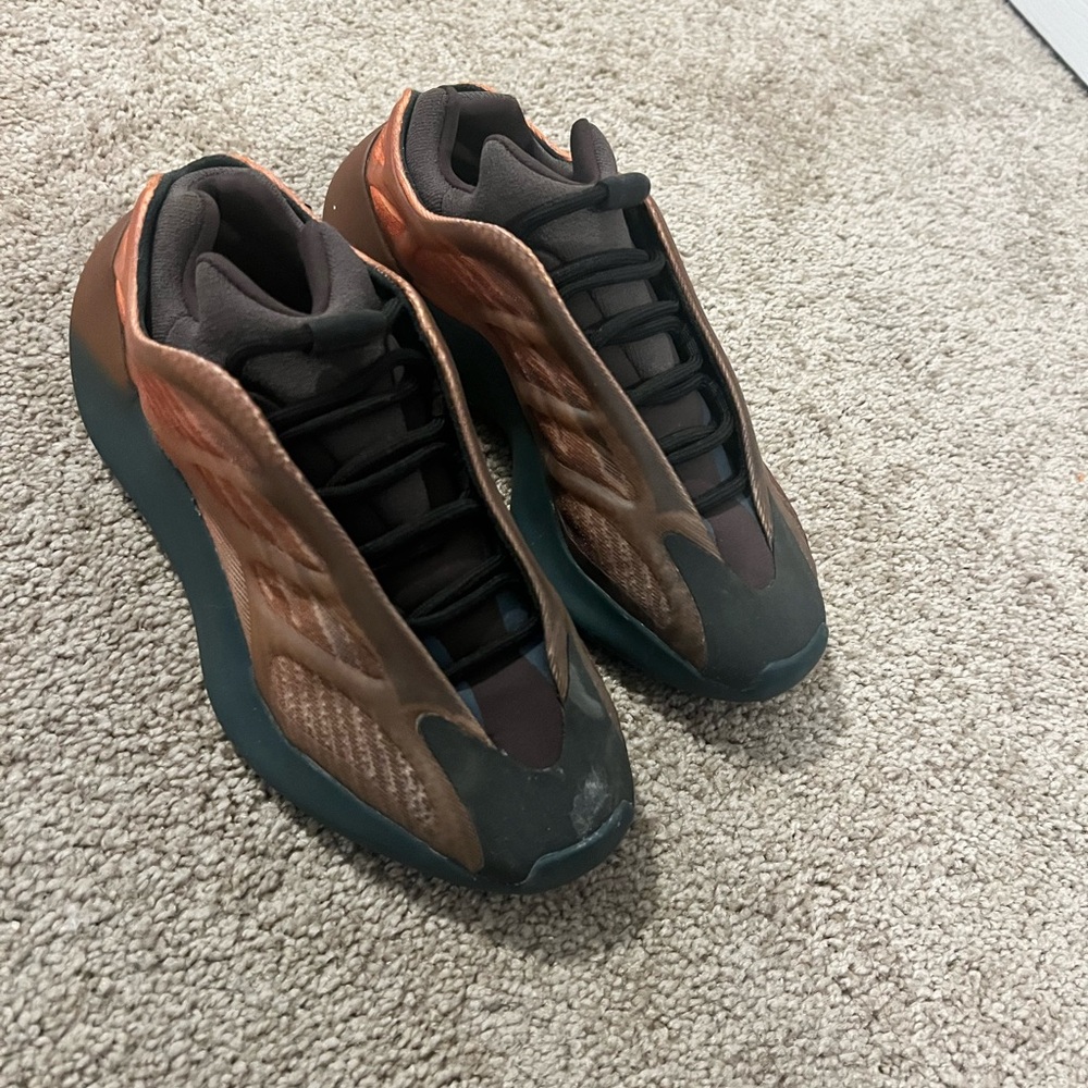 Yeezy Sneakers